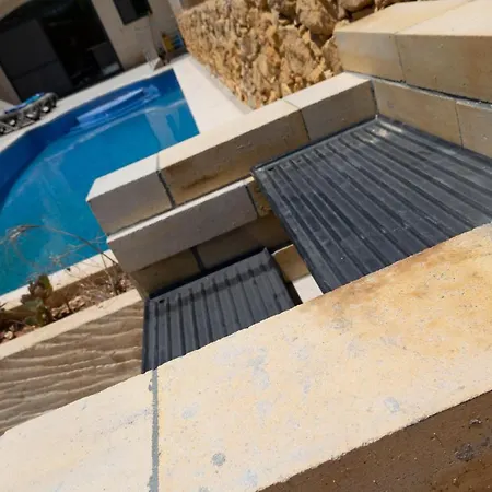 Apartment Si-ku With Private Pool And Hot Tub Xaghra