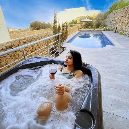Apartment Si-ku With Private Pool And Hot Tub Xaghra