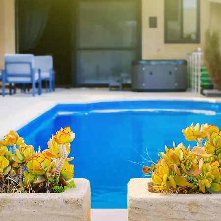 Apartment Si-ku With Private Pool And Hot Tub Xaghra